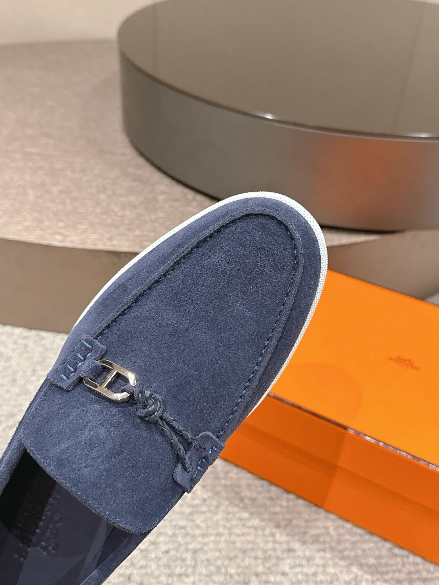 【ΗERMES】 P:540💰 Size: 39-45 (45.46. Customized) Hermes Men's Slip-on Loafers Lgnacio Series Couple's Loafers Casual Sports Shoes Original Purchase Development Made Goods This calfskin loafer is decorated with leather braiding and "Chaine d'Ancre" buckle. Fashionable nautical style loafers, ideal for land and seaside. Exquisite packaging at the delivery counter 🛍📦 Fabric: Original customized imported first-layer cowhide/cow suede Lining: Imported soft cowhide lining Sole: Original molded non-slip TPU material Bottom thickness: 2CM
